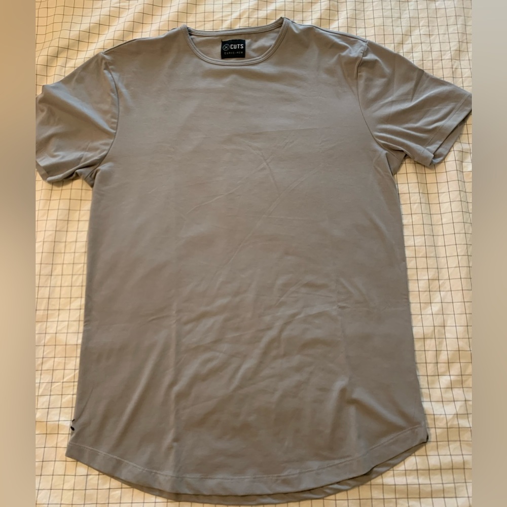 Cuts Clothing Men’s Curve Hem Tee